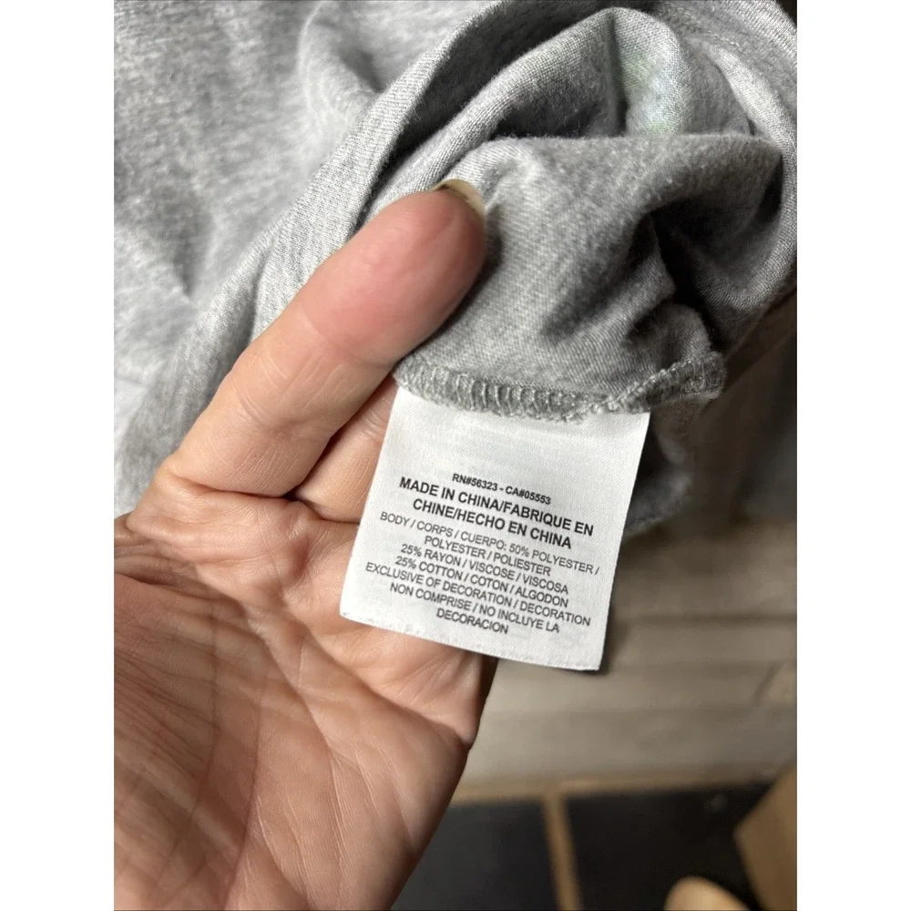 Nike Girls' Long Sleeve Sportswear Graphic T-Shirt in dark‎ grey heather Size XL
